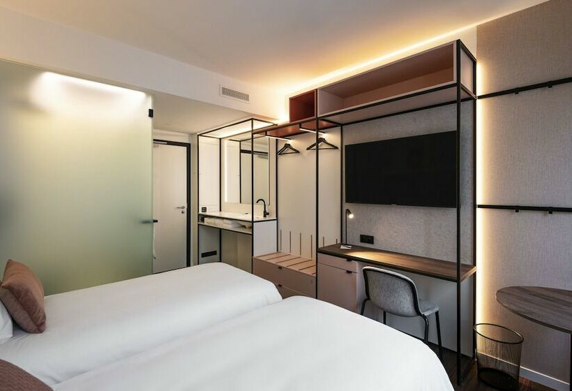 غرفة قياسية, Astay Antwerp