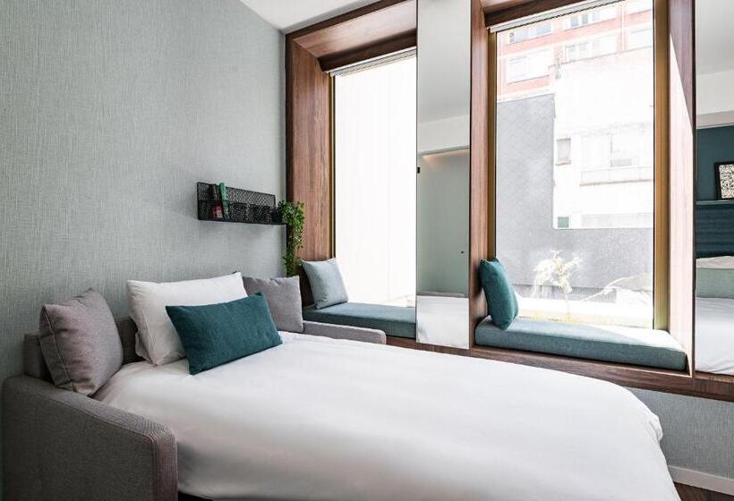 غرفة قياسية ثلاثية, Astay Antwerp