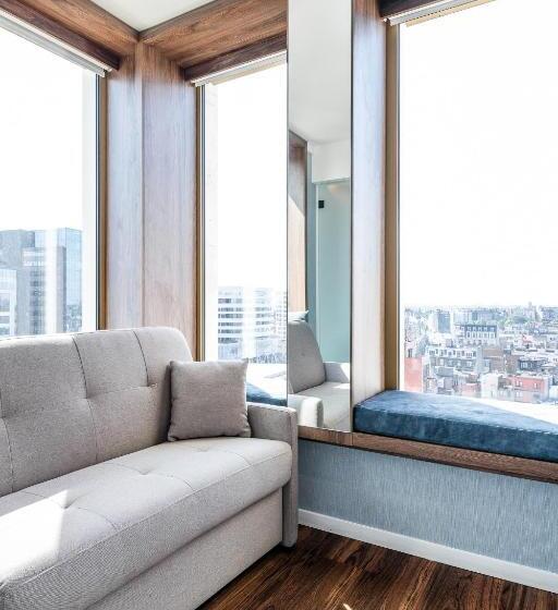 غرفة قياسية ثلاثية, Astay Antwerp