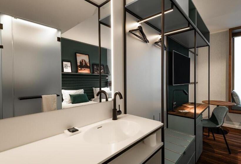 غرفة قياسية, Astay Antwerp