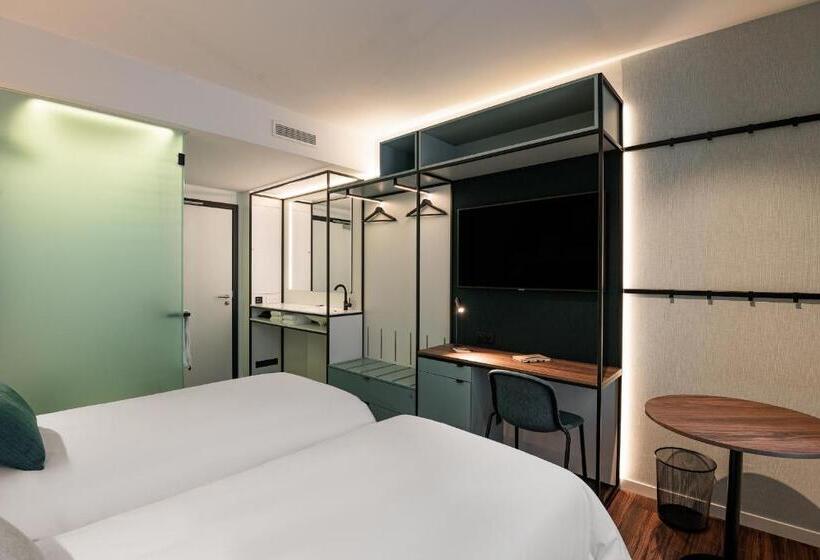 غرفة قياسية, Astay Antwerp