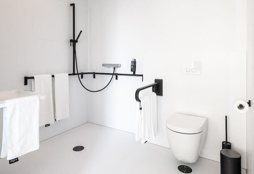 غرفة قياسية لذوى الاحتياجات الخاصة, Astay Antwerp