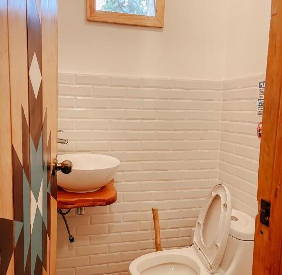 تختخواب در اتاق مشترک, Sababa Resort