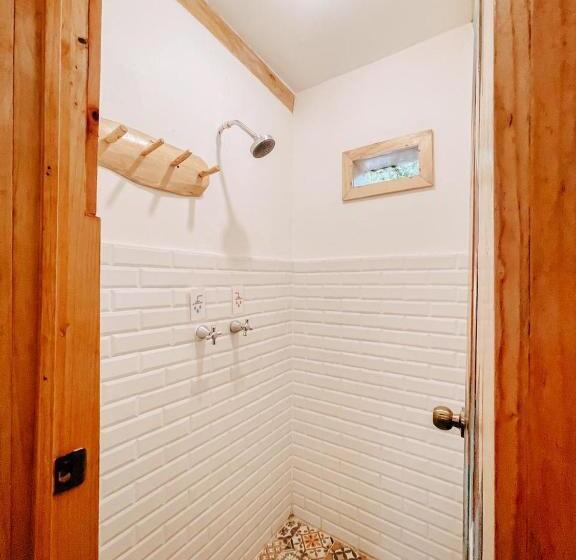 تختخواب در اتاق مشترک, Sababa Resort