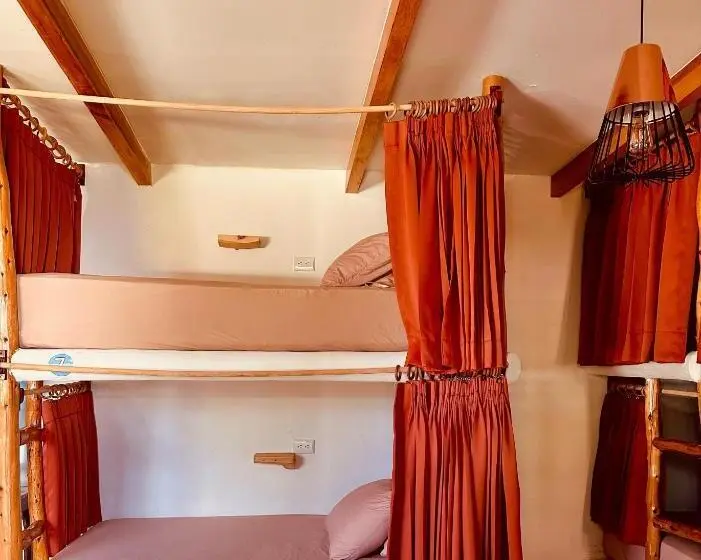 تختخواب در اتاق مشترک, Sababa Resort