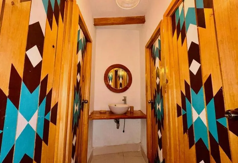 تختخواب در اتاق مشترک, Sababa Resort