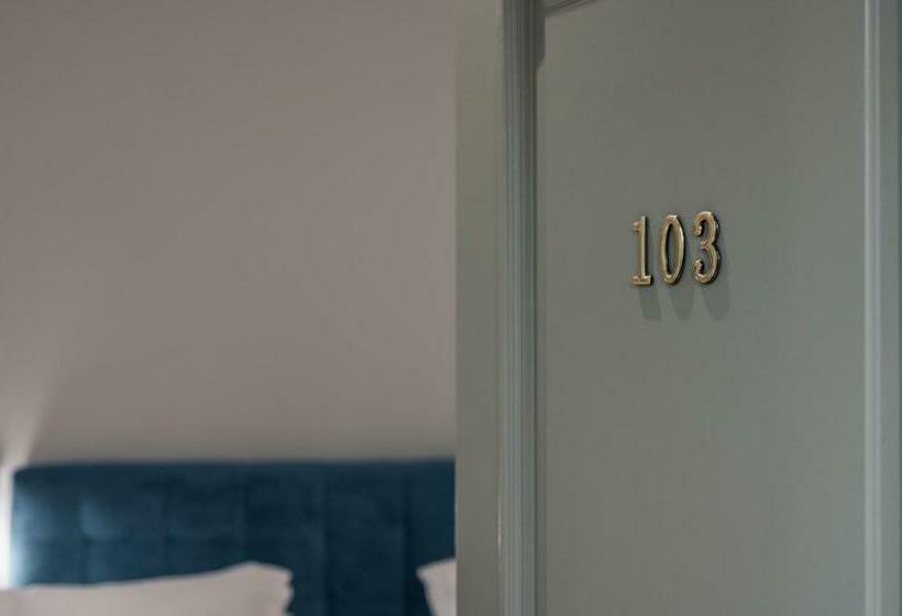 غرفة قياسية ثلاثية ذات اطلالة, Plaza 1866 Superior City Rooms