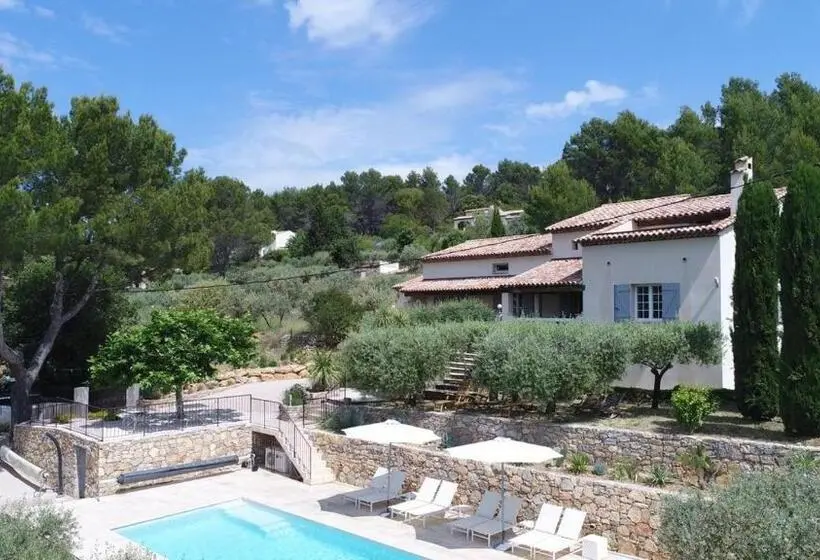 プールビュースタンダードルーム, Le Clos En Provence