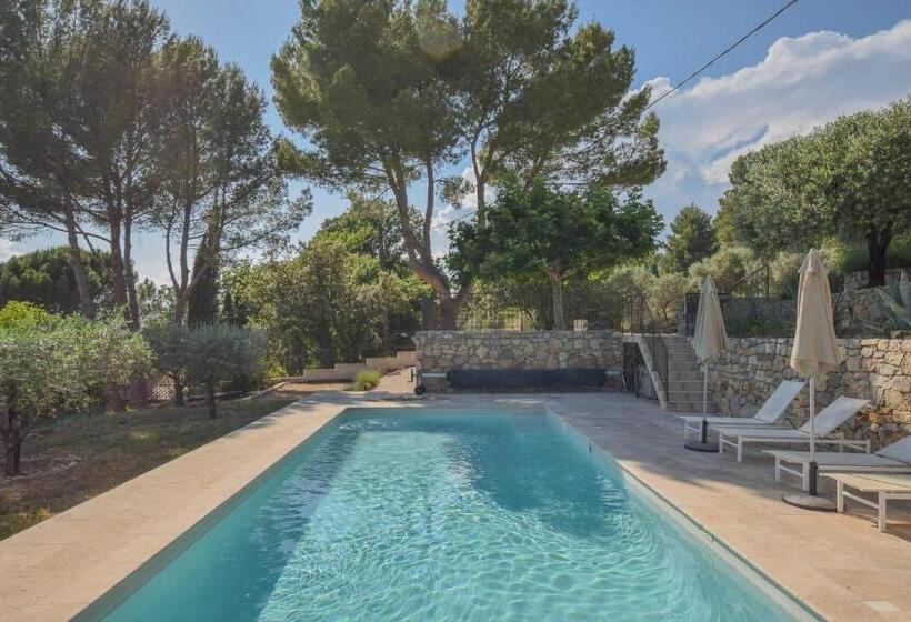 חדר סטנדרט נוף לבריכה, Le Clos En Provence