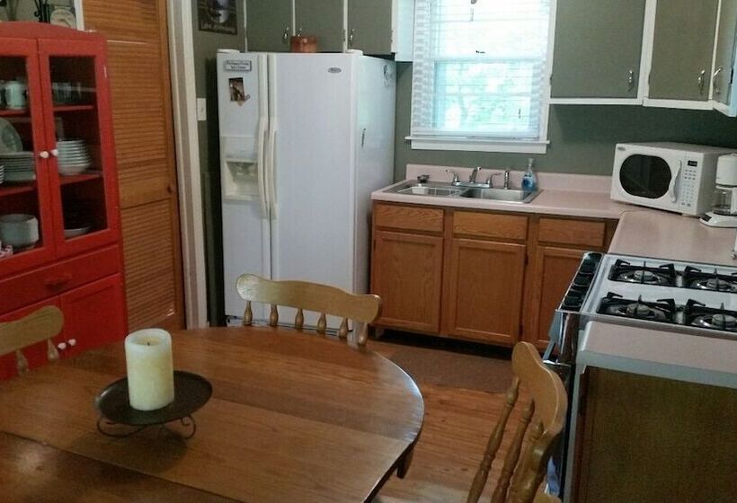 Дом 1 Спальня, The Pentwater House