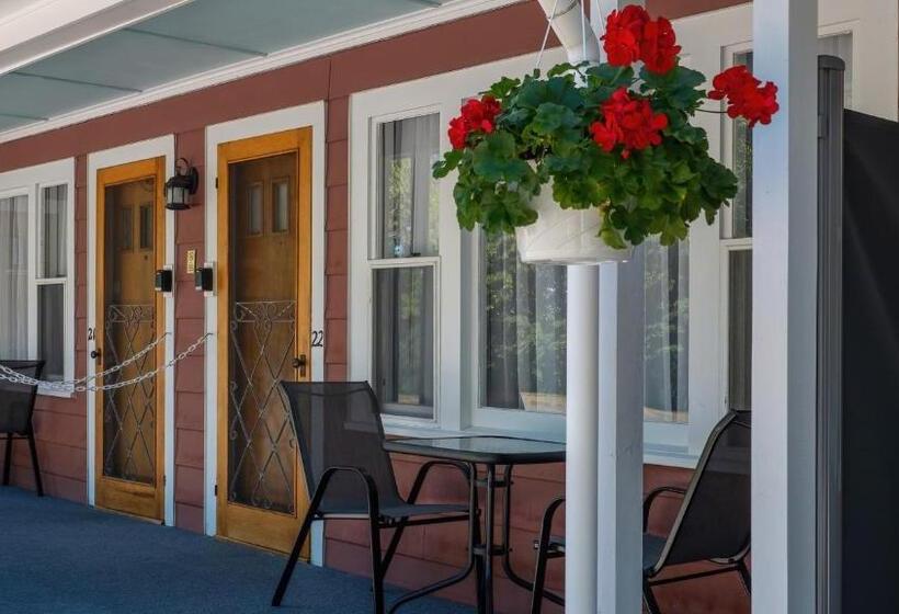 キングサイズベッドのデラックスルーム, Highbrook Motel