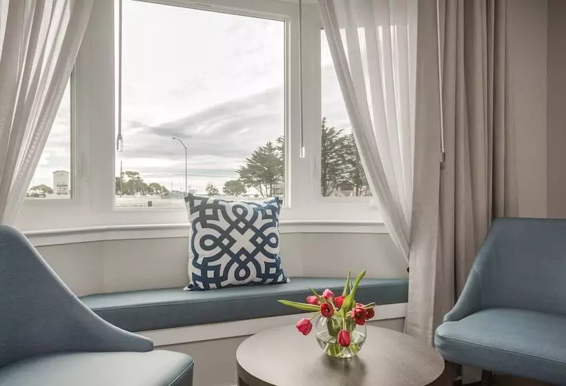 اتاق لوکس, Harbor View Inn