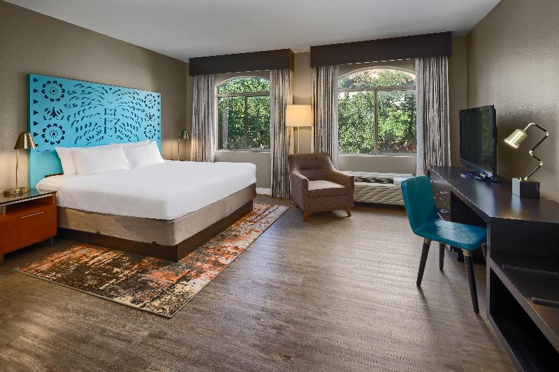 חדר סטנדרט עם מיטת קינג, Indigo San Antonio Riverwalk, An Ihg