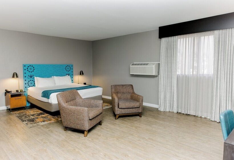 חדר סטנדרט מיטה זוגית, Indigo San Antonio Riverwalk, An Ihg