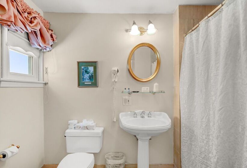 标准间, The Hewitt Wellington