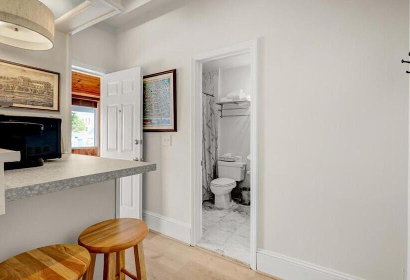 带泳池观景的豪华房, The Hewitt Wellington