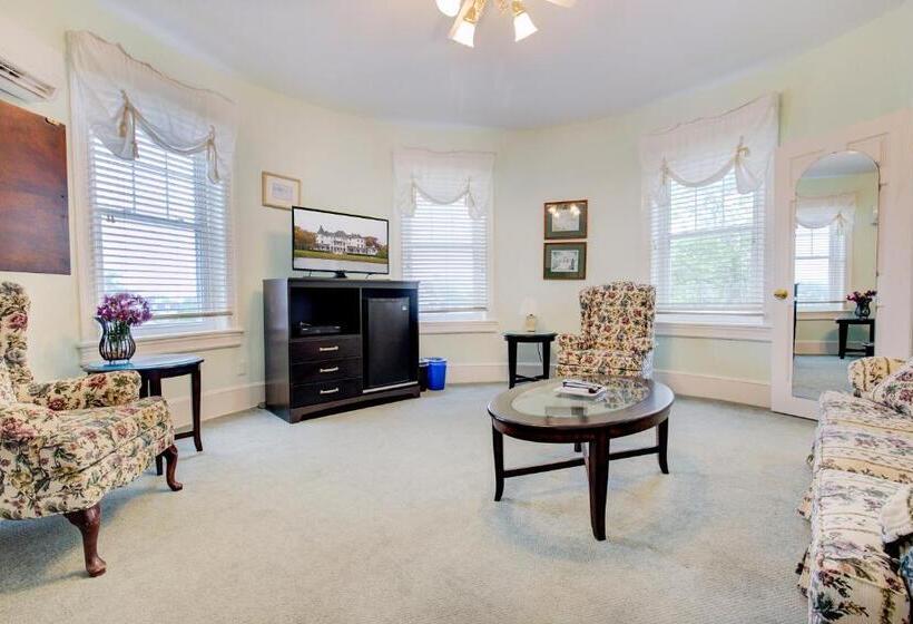 Suite with lake view, The Hewitt Wellington