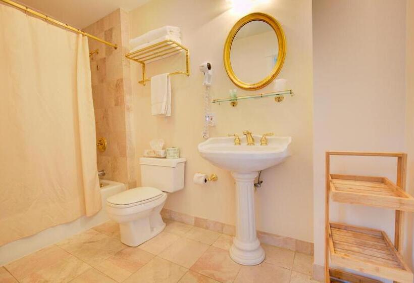 Suite with lake view, The Hewitt Wellington