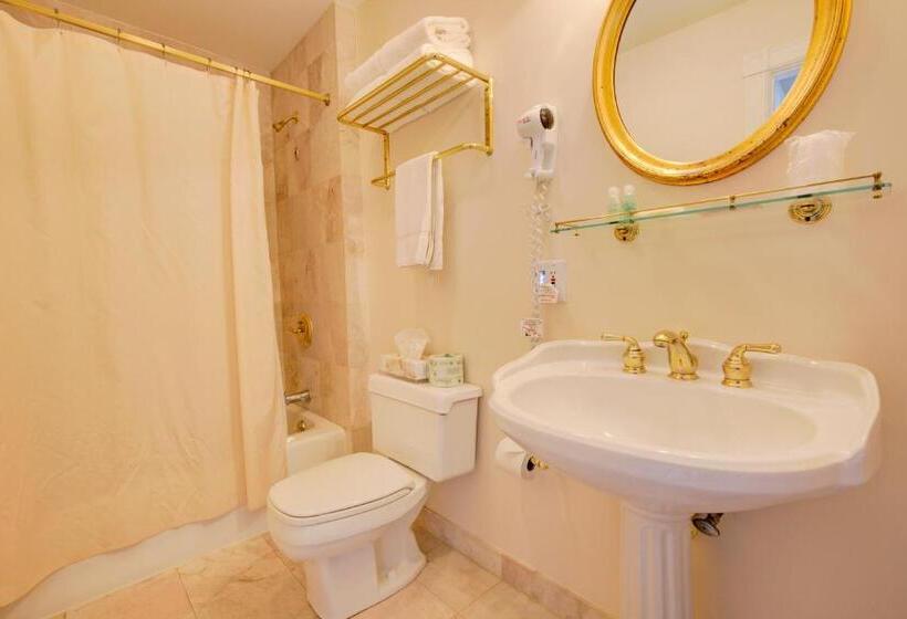 Suite with lake view, The Hewitt Wellington