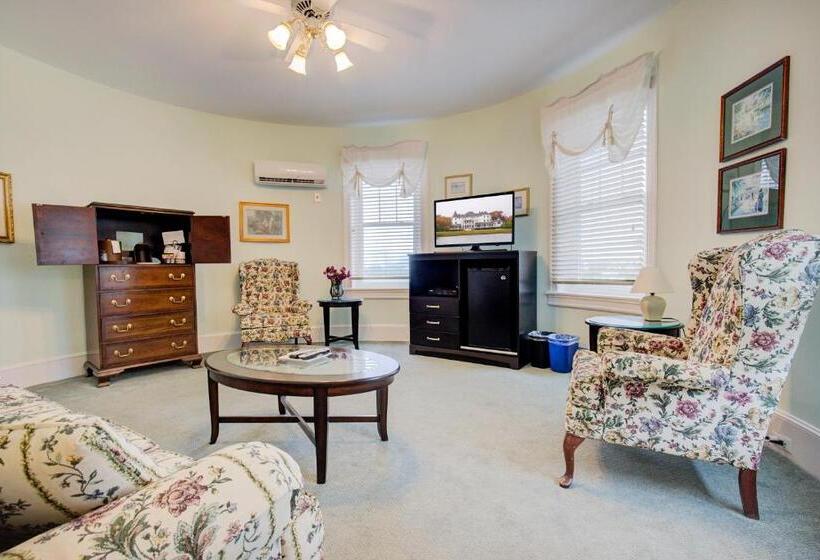 Suite with lake view, The Hewitt Wellington