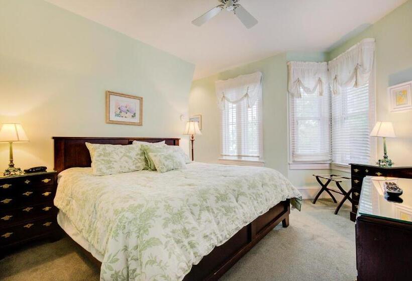 Suite with lake view, The Hewitt Wellington