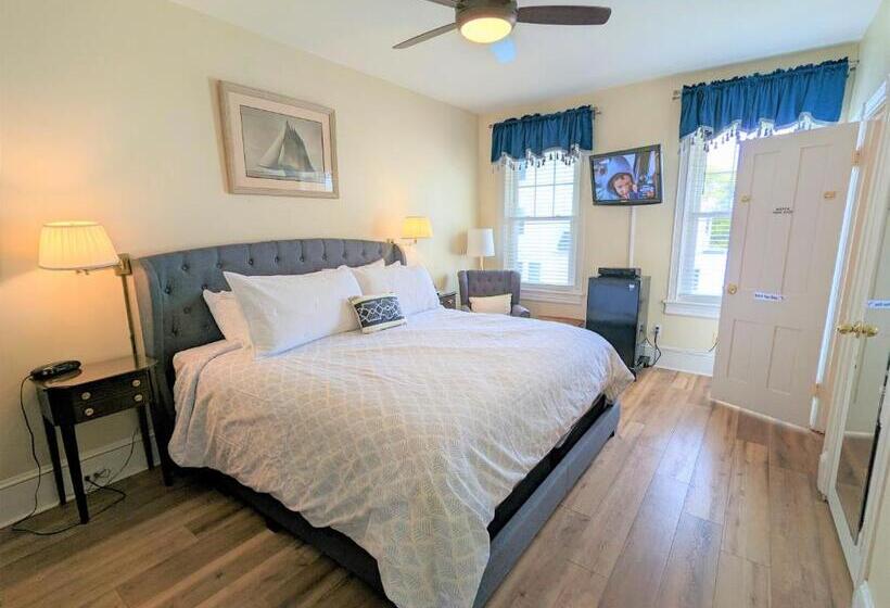 标准间带游泳池, The Hewitt Wellington