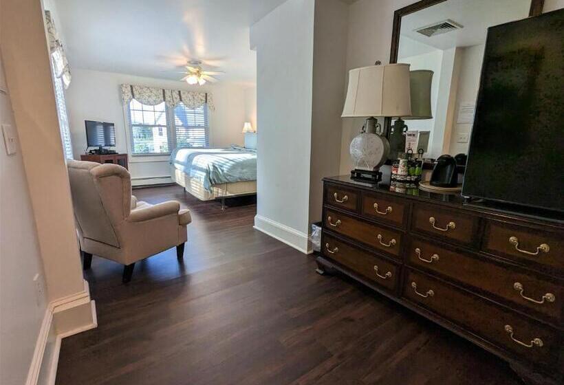 标准间, The Hewitt Wellington