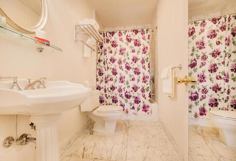 标准间, The Hewitt Wellington