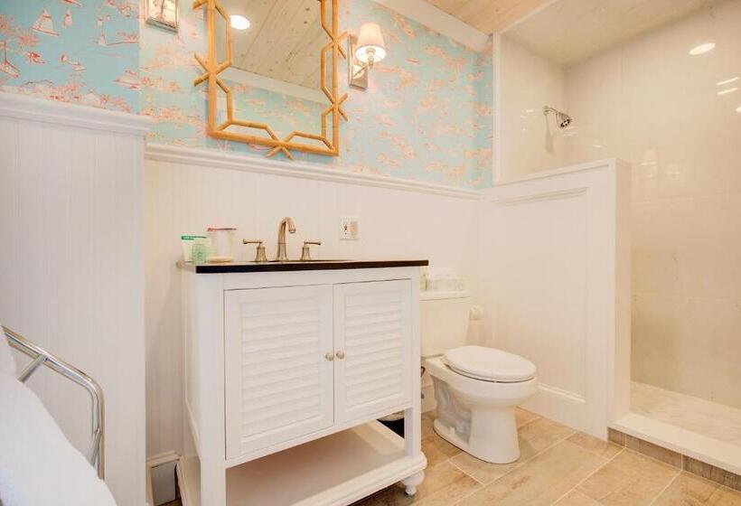 Suite with lake view, The Hewitt Wellington