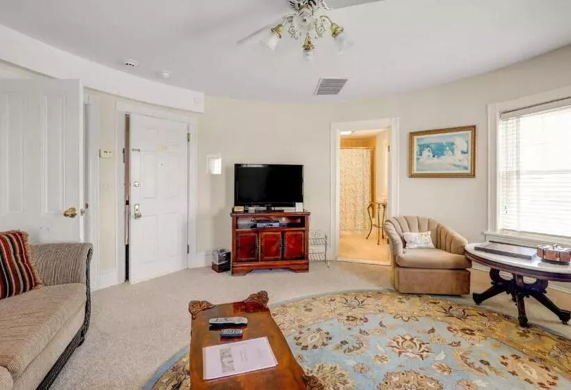 Suite with lake view, The Hewitt Wellington