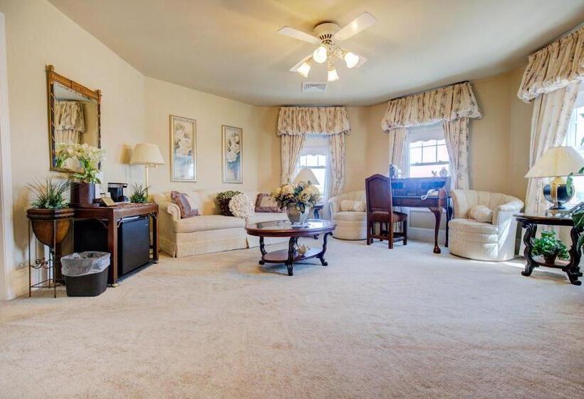 Suite with lake view, The Hewitt Wellington