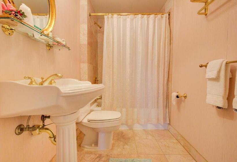 Suite with lake view, The Hewitt Wellington