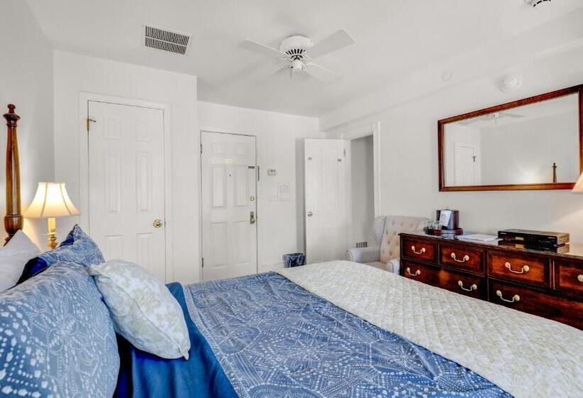 标准间带游泳池, The Hewitt Wellington