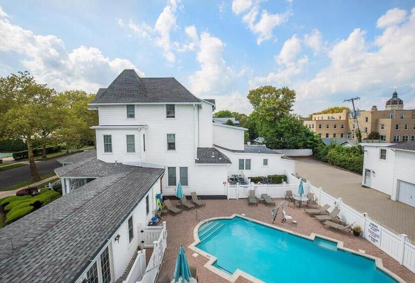 标准间带游泳池, The Hewitt Wellington