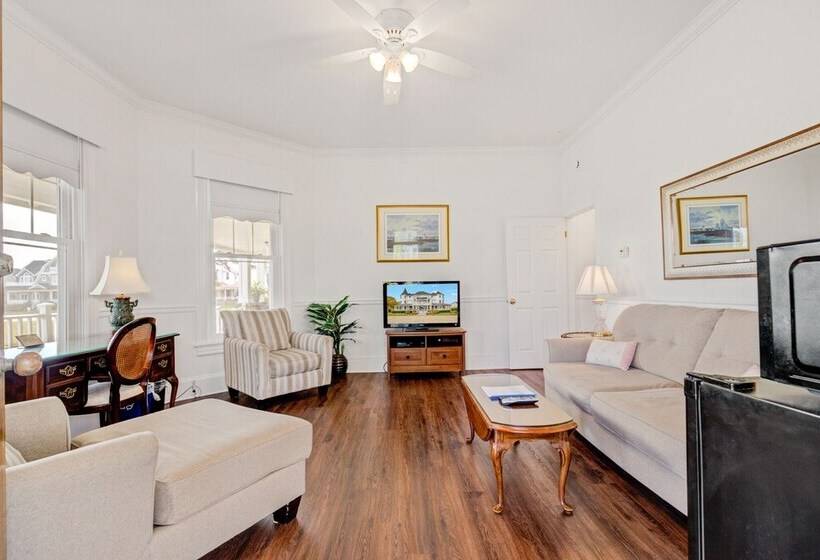 Suite with lake view, The Hewitt Wellington