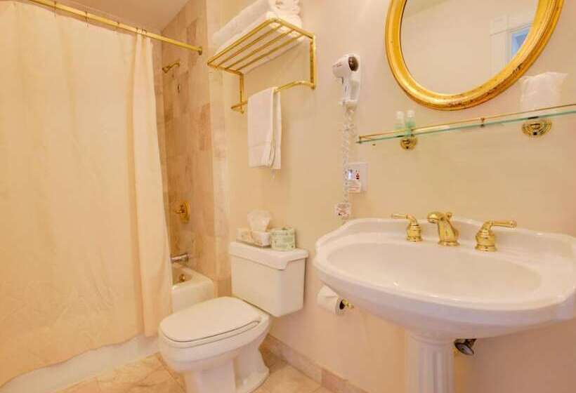 Suite with lake view, The Hewitt Wellington