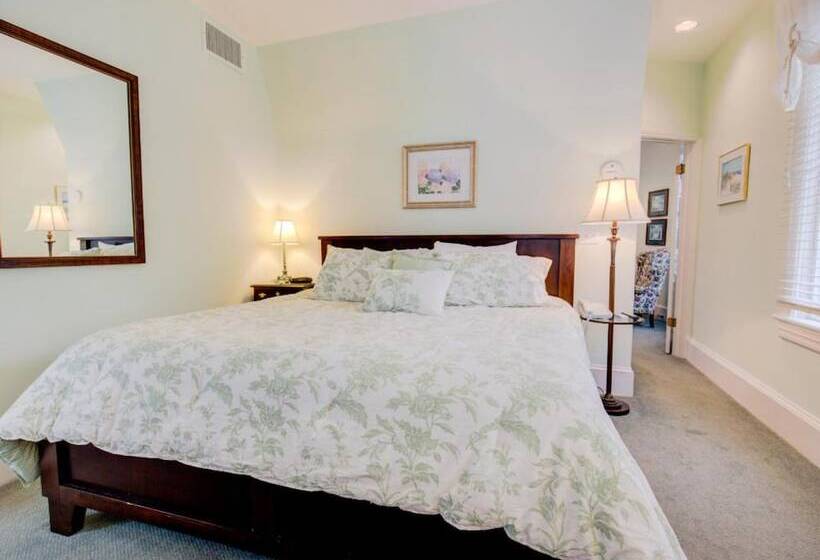 Suite with lake view, The Hewitt Wellington