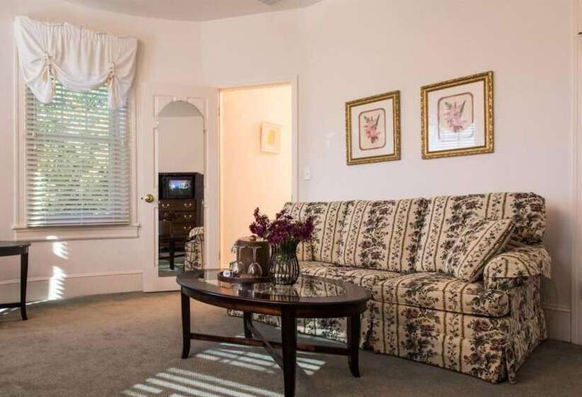 Suite with lake view, The Hewitt Wellington