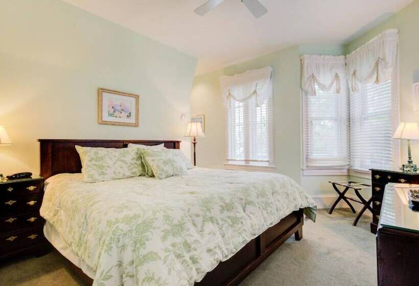 Suite with lake view, The Hewitt Wellington