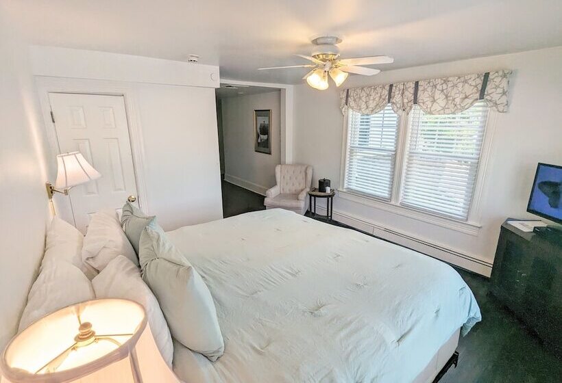 标准间, The Hewitt Wellington