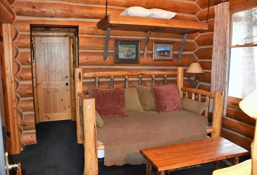 スイート, The Hatchet Resort