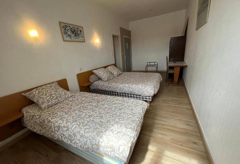 חדר סטנדרט לשלושה, L Entracte