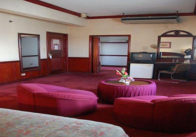 キングサイズベッドのスイートルーム, Comfort Inn & Suites Near Route 66