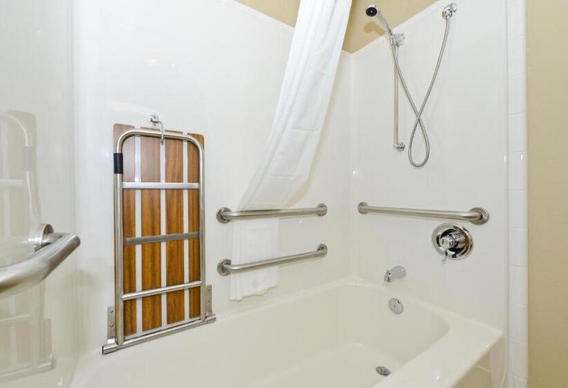 身障者適用キングサイズベッドルーム, Best Western Plus Prairie Inn