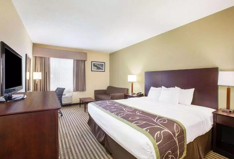 Deluxe-huone King-vuode, Days Inn By Wyndham Brewerton/ Syracuse Near Oneida Lake