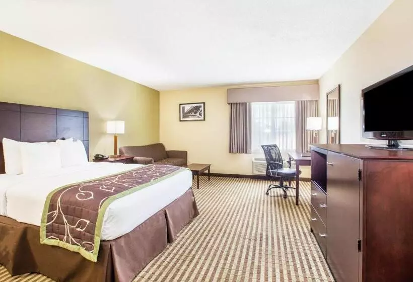 Deluxe-huone King-vuode, Days Inn By Wyndham Brewerton/ Syracuse Near Oneida Lake
