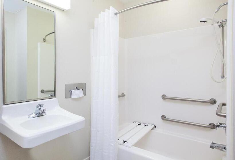 חדר סטנדרט מותאם לאדם עם מוגבלויות, Days Inn By Wyndham Brewerton/ Syracuse Near Oneida Lake