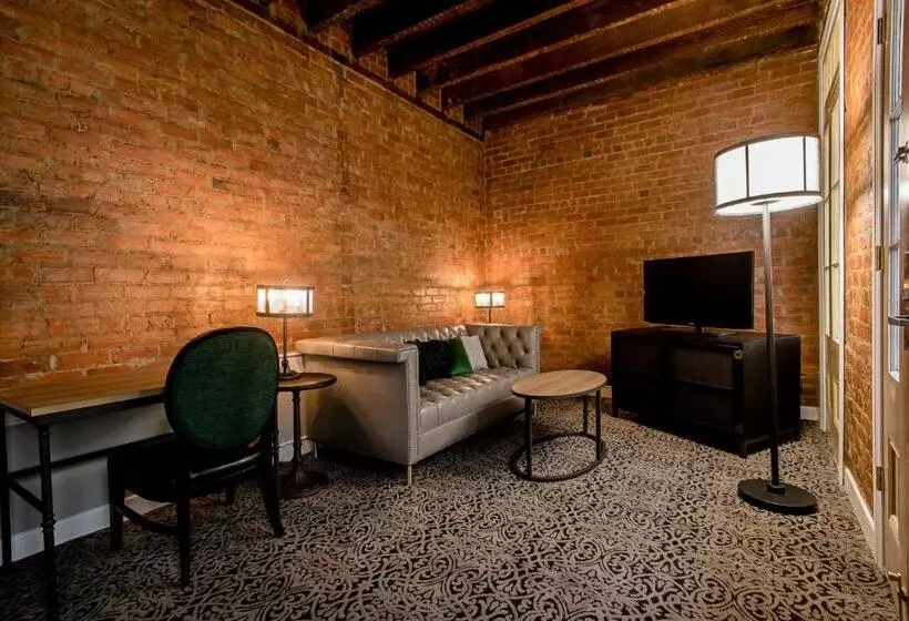 デラックススイート, Holiday Inn Hotel French Quarter Chateau Lemoyne, An Ihg