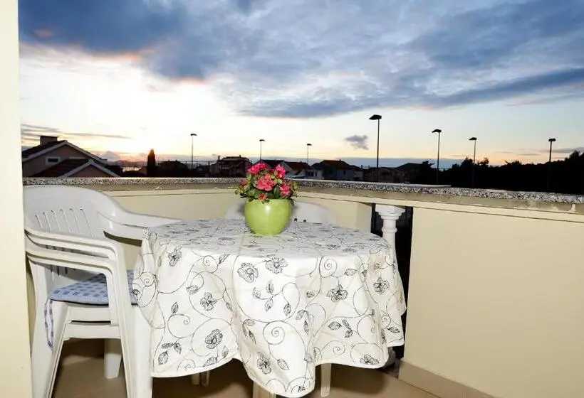 آپارتمان 1 خوابه با چشمانداز باغ, Guest House Krševan