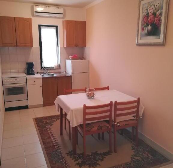 Appartamento 1 Camera da Letto Vista Giardino, Guest House Krševan